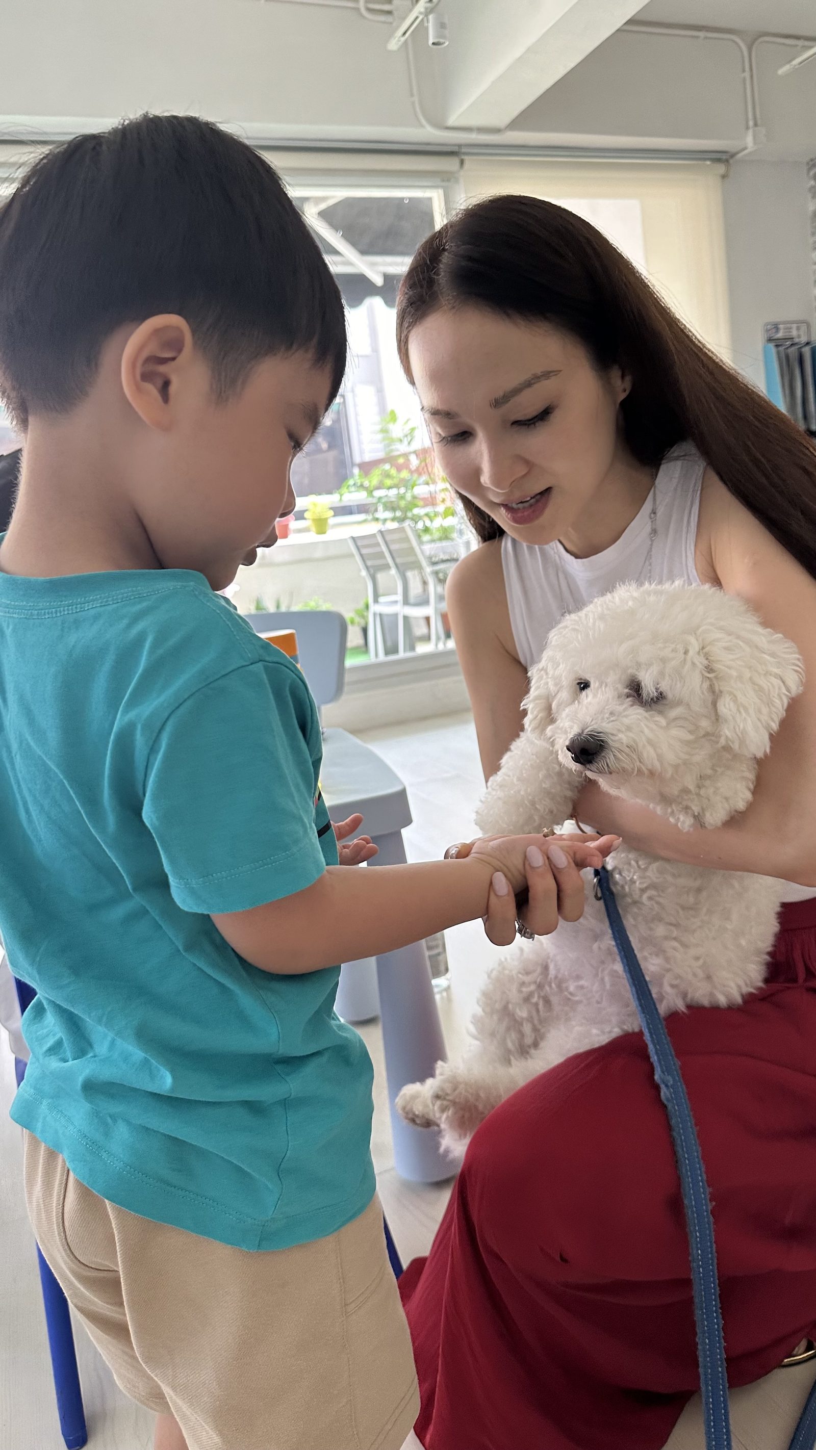 Counseling support for a neurodiverse child with a therapy animal